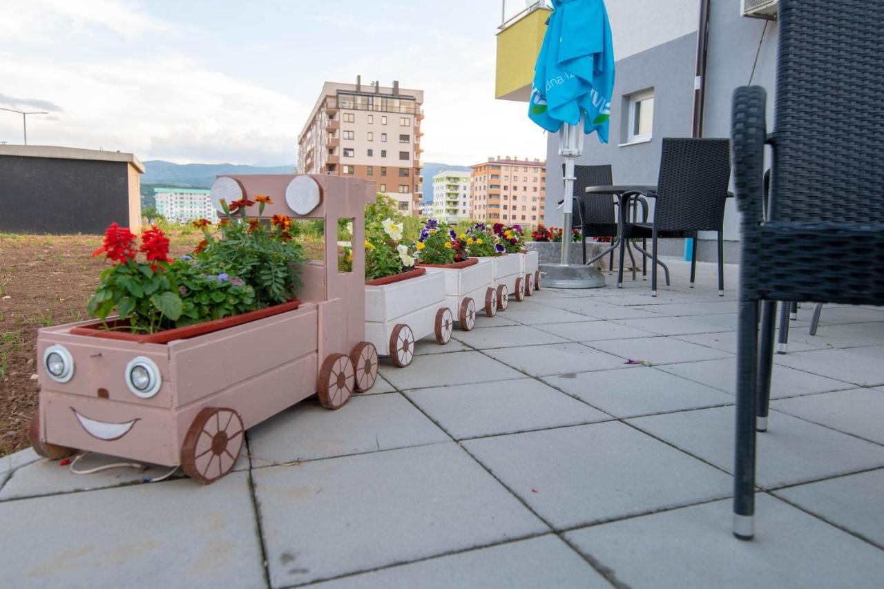 Athena Apartman Lukavica Dış mekan fotoğraf